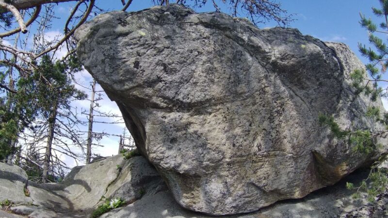 Мегаліт скелі Костел Мегаліт скелі Костел