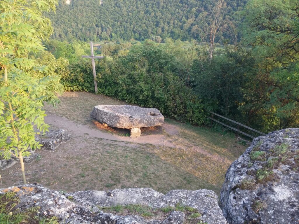 монастырок камень довбуша