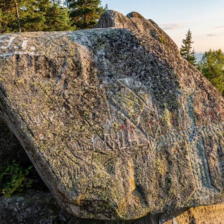 Петрогліфи Писаного каменя