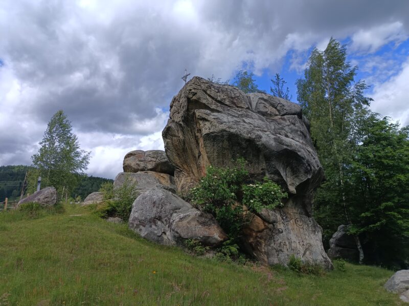 Камінь довбуша в завоєлах